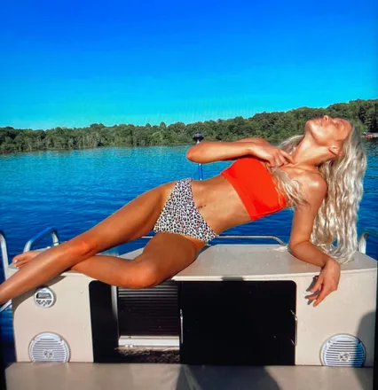 OnlyFans cuenta bellaathomas header 2