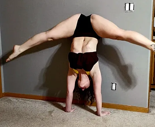 OnlyFans cuenta curiouscontortions avatar 1