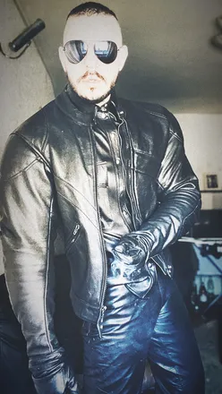 OnlyFans cuenta leather_smoker header 2