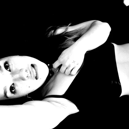 OnlyFans cuenta julie-sommer header 2