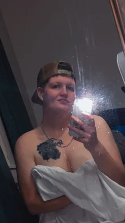 OnlyFans cuenta masc_lesbianmom header 2