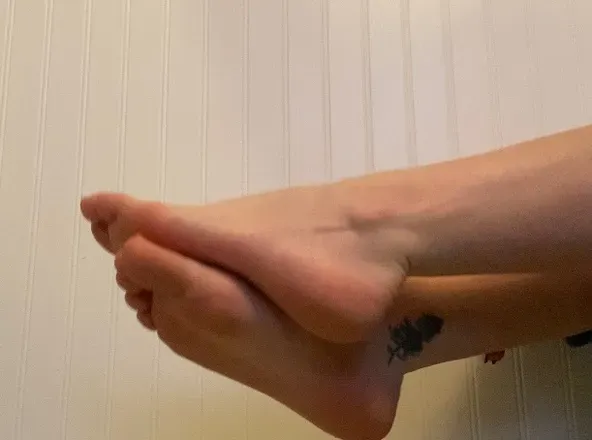 OnlyFans account  nikkisfeetfetishes header 2
