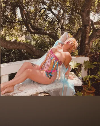 OnlyFans cuenta retrosexy header 2