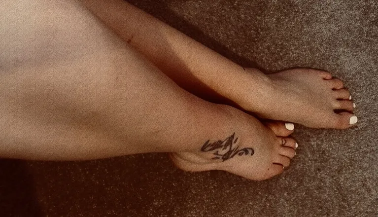 OnlyFans account  prettylittlefeetxxoo header 2