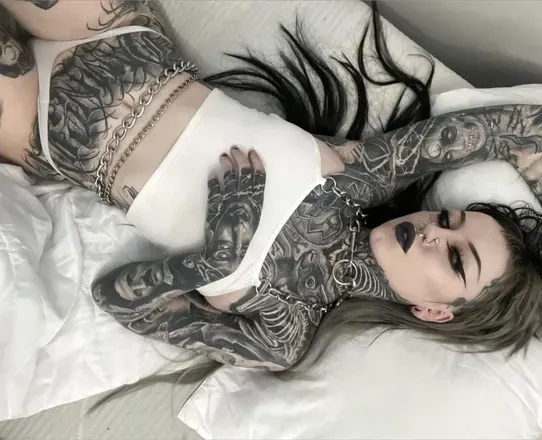 OnlyFans cuenta erotik.funeral header 2