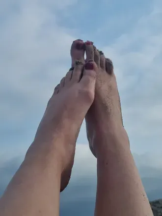 OnlyFans account  feetgirlovers avatar 1