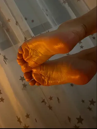 OnlyFans cuenta thesassiestfeet header 2