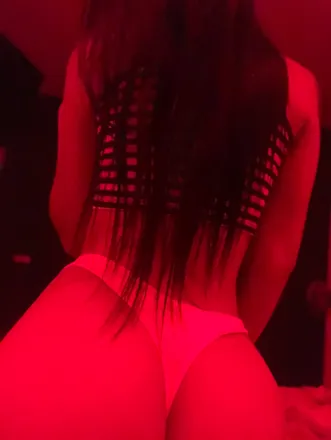 OnlyFans cuenta suzie_layton header 2