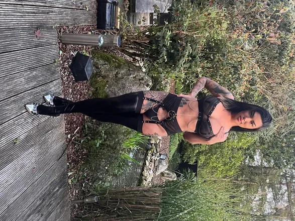 OnlyFans cuenta camillahikari header 2
