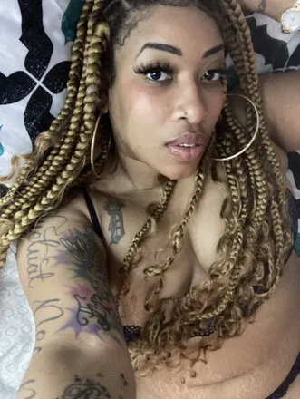 OnlyFans cuenta strawberrybaebee header 2