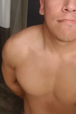 OnlyFans cuenta shirtlessneighbor avatar 1