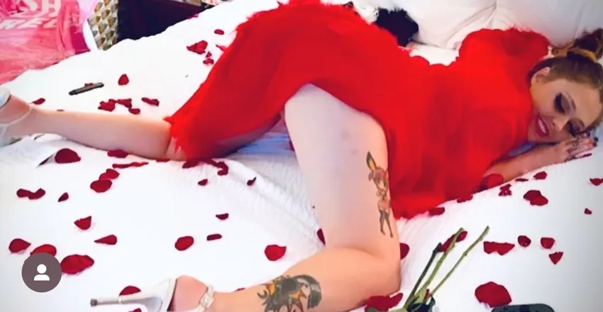 OnlyFans cuenta vivivixins header 2