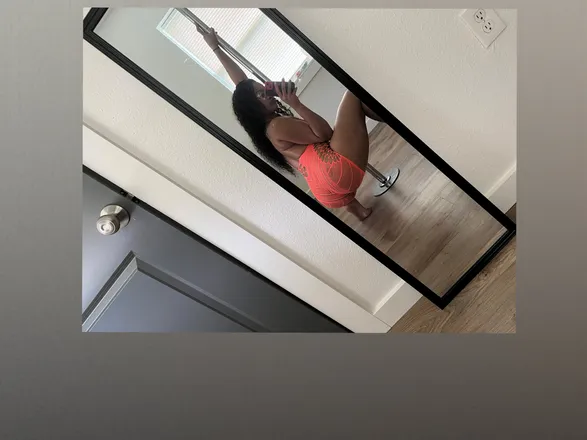 OnlyFans cuenta nomoneynomya header 2