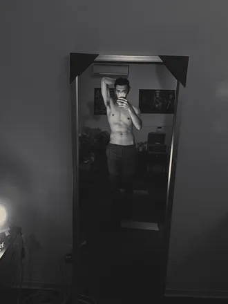 OnlyFans cuenta thestrugglingartist header 2