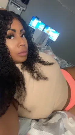 OnlyFans account  g0ld3n_chanel avatar 1