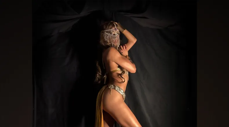OnlyFans cuenta bella_orientelle header 2
