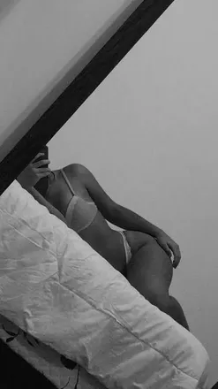 OnlyFans cuenta yuliflores_92 header 2