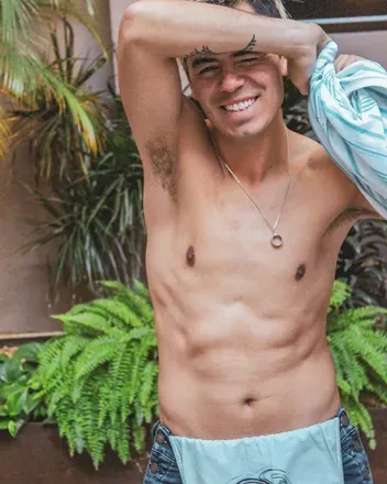 OnlyFans account  hottravelers avatar 1