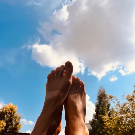 OnlyFans cuenta crystaloilfeets header 2