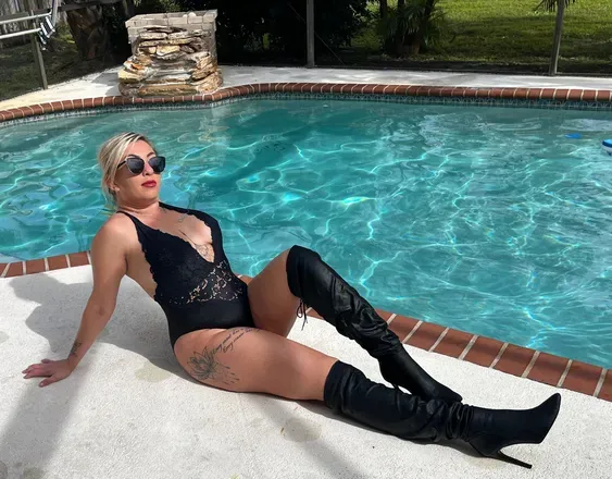 OnlyFans cuenta kristileevip header 2