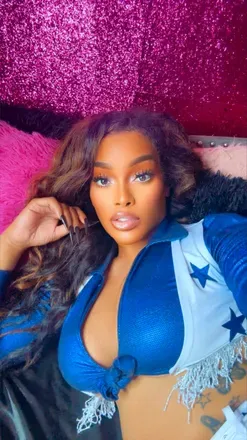 OnlyFans cuenta nyabella header 2