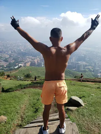OnlyFans cuenta layoner header 2