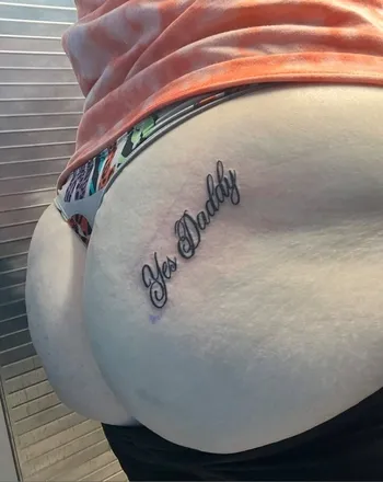 OnlyFans account  squ1rtqueen55 header 2