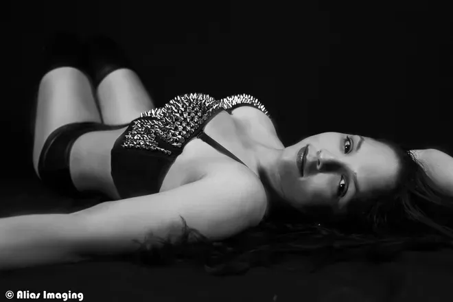 OnlyFans cuenta lafreakabella header 2