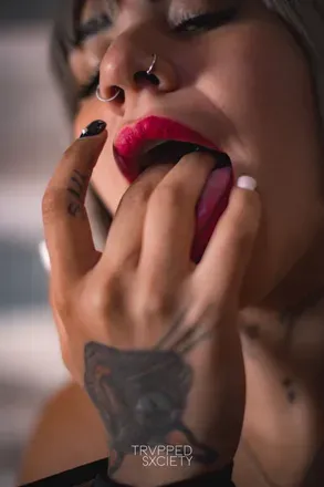 OnlyFans account  reinaeliz header 2