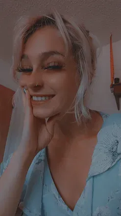 OnlyFans cuenta violetmeadows123 avatar 1