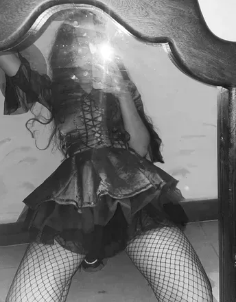 OnlyFans cuenta karlatades avatar 1