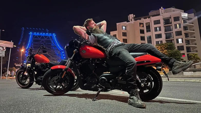 OnlyFans cuenta khunt_with_a_beard header 2