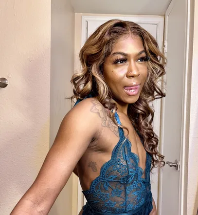 OnlyFans account  pretti_peach header 2
