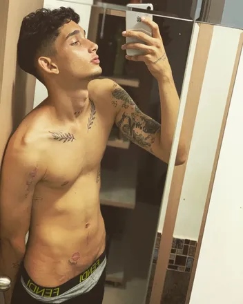 OnlyFans cuenta aaronehot23 header 2