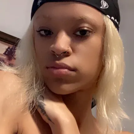 OnlyFans cuenta adelinebentover avatar 1