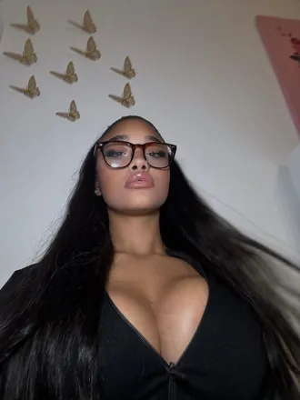 OnlyFans account  designedbyrose header 2