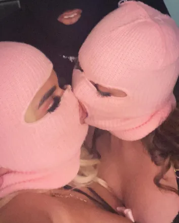 OnlyFans account  carolinacruzbby header 2