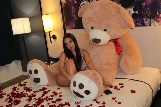 OnlyFans account  gisellethedoll header 2