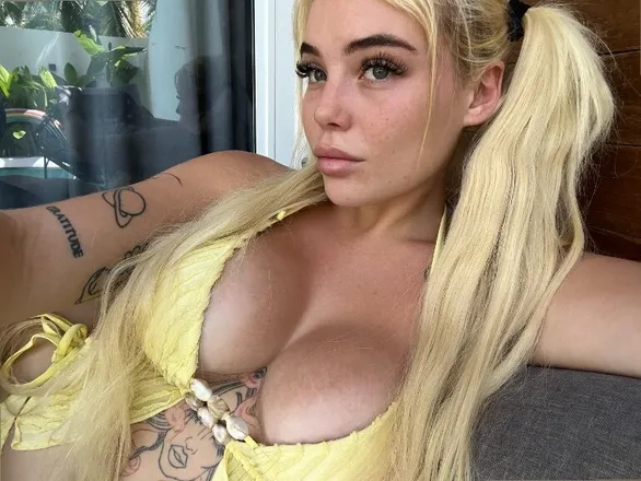 OnlyFans cuenta bellaisabroad header 2