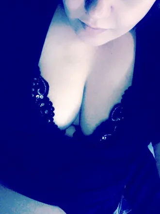 OnlyFans cuenta therealelysa header 2