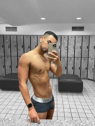 OnlyFans cuenta yomiggz avatar 1