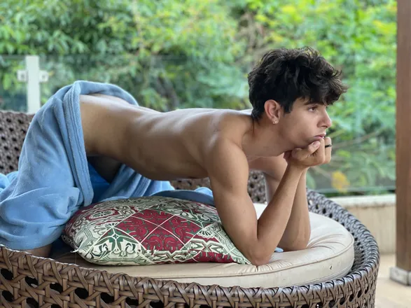 OnlyFans cuenta valadart header 2