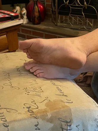 OnlyFans cuenta myhubbysfeet header 2