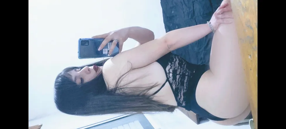 OnlyFans cuenta prettynoe header 2