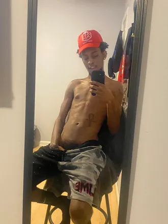 OnlyFans cuenta snl_tray74g header 2