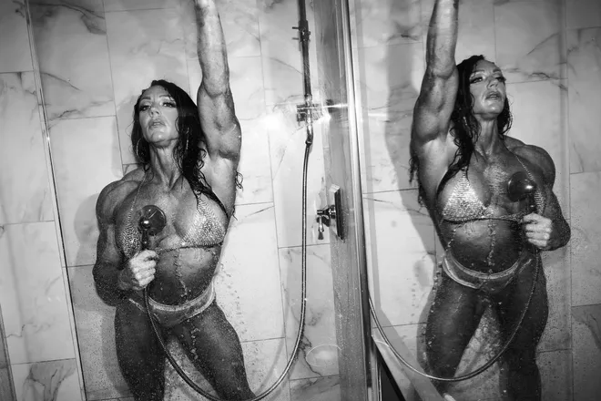 OnlyFans cuenta justcallmered-diamond header 2