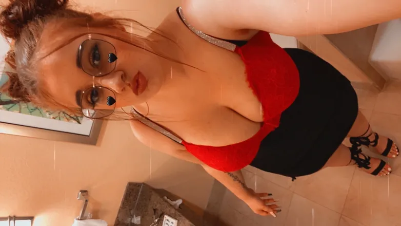 OnlyFans cuenta nerdystrawberry header 2