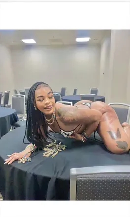 OnlyFans cuenta twerkkqueen header 2