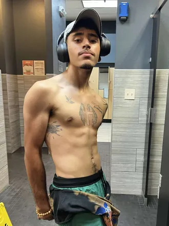 OnlyFans cuenta latinxpapi420 header 2