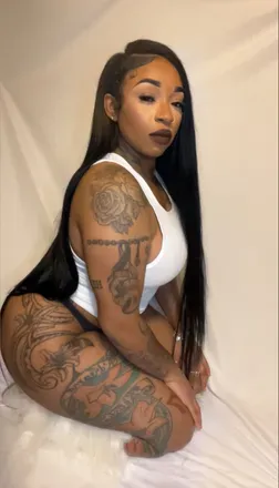 OnlyFans account  cinnamonro avatar 1